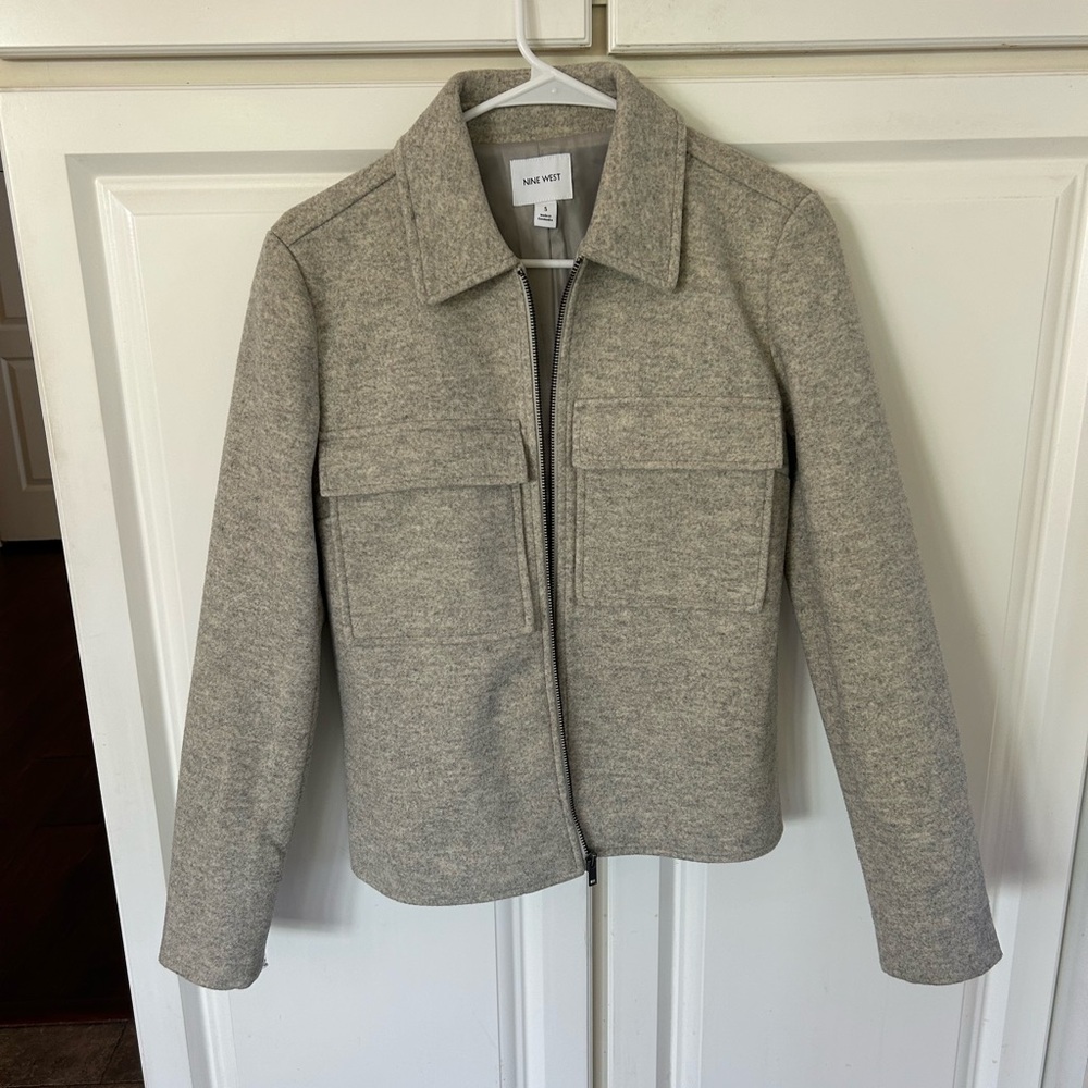 Nine West Gray ShortJacket Soft Casual Design 2 Pockets on Top. Dress up or down